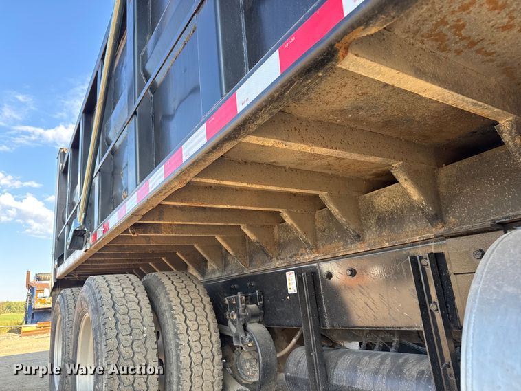 image for item DU3509 2004 Kenworth T800 dump truck