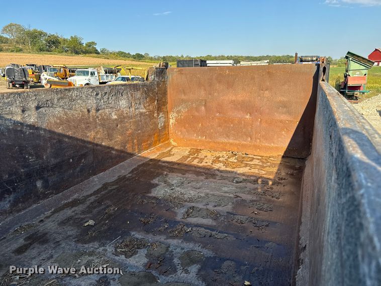 image for item DU3509 2004 Kenworth T800 dump truck