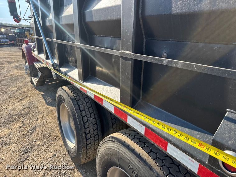 image for item DU3509 2004 Kenworth T800 dump truck