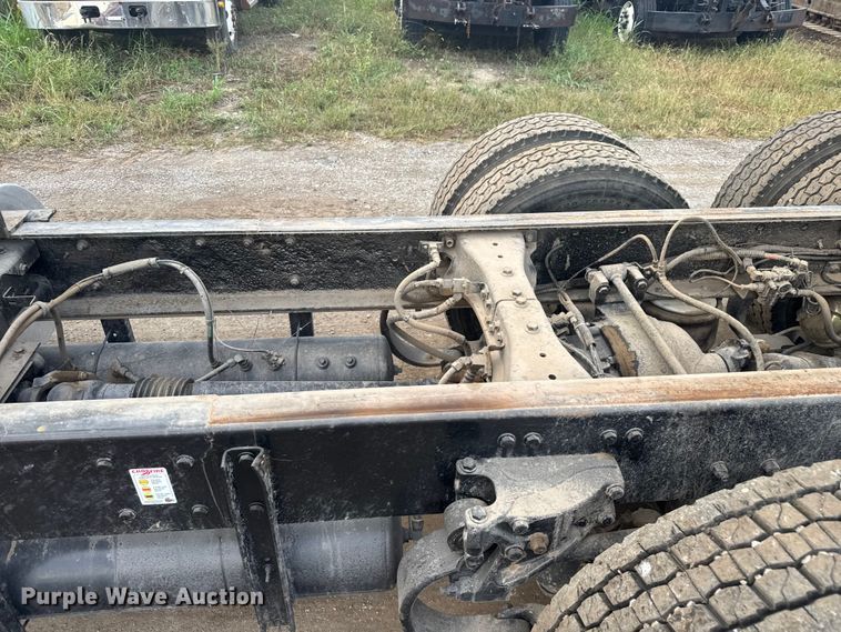 image for item DU3509 2004 Kenworth T800 dump truck