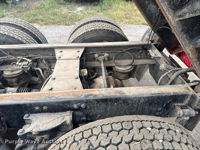 image for item DU3509 2004 Kenworth T800 dump truck