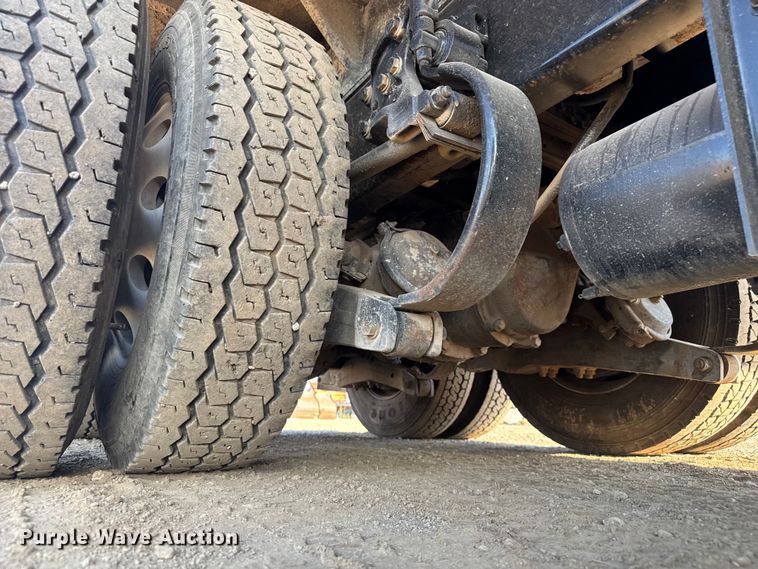 image for item DU3509 2004 Kenworth T800 dump truck