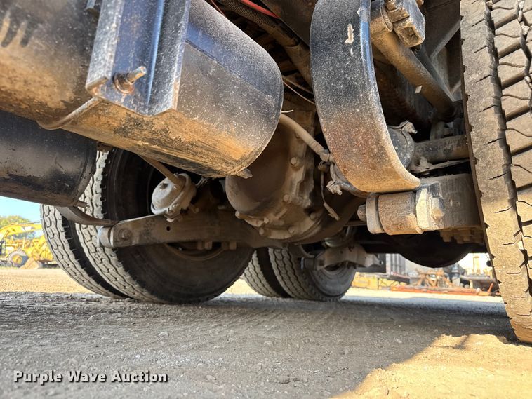 image for item DU3509 2004 Kenworth T800 dump truck