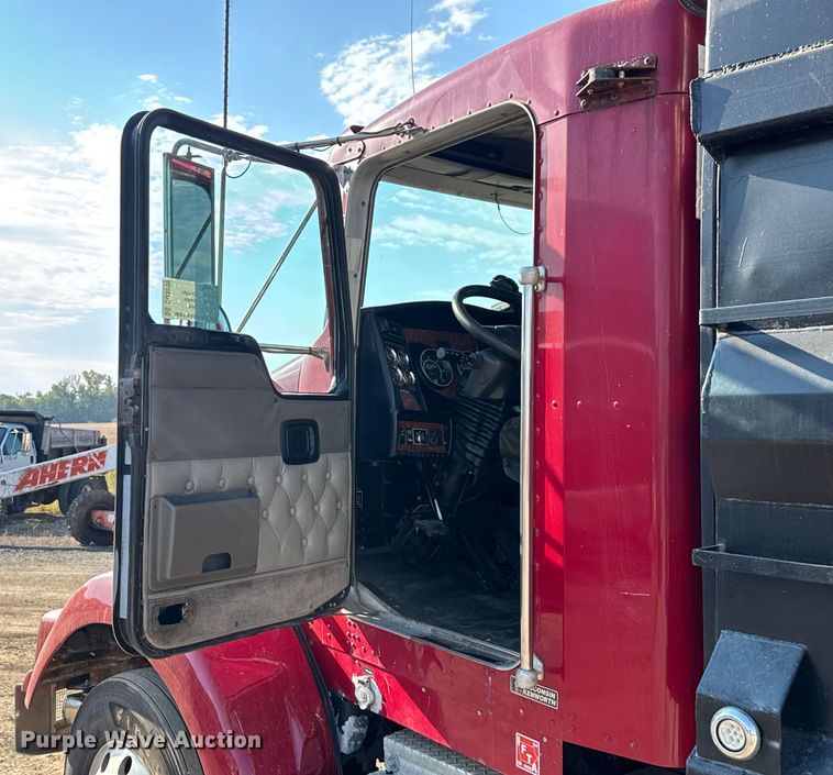 image for item DU3509 2004 Kenworth T800 dump truck