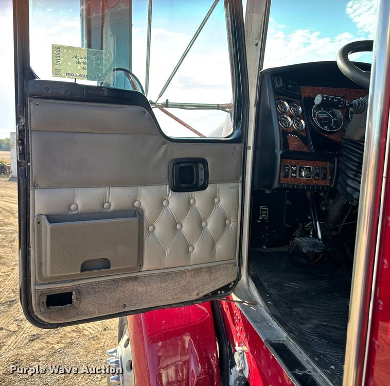 image for item DU3509 2004 Kenworth T800 dump truck