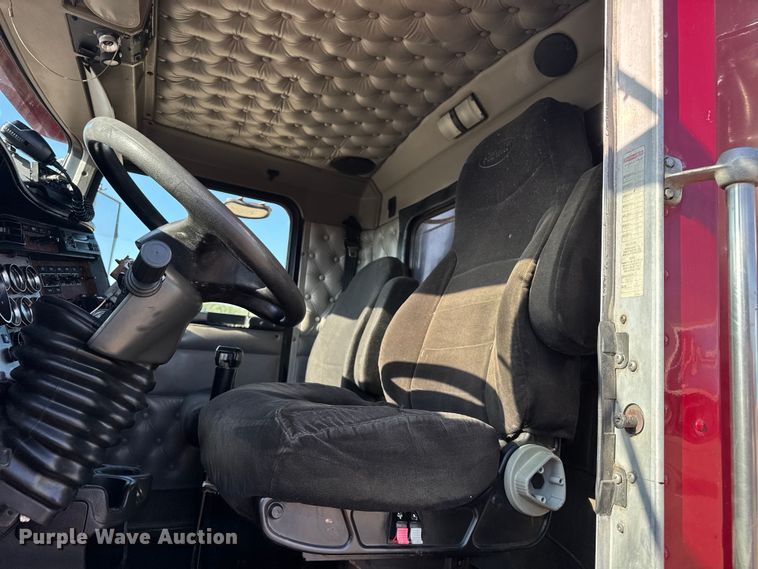 image for item DU3509 2004 Kenworth T800 dump truck