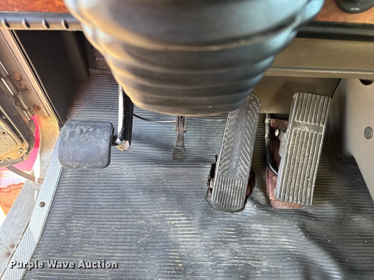 image for item DU3509 2004 Kenworth T800 dump truck