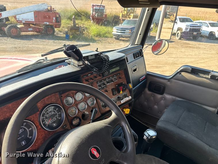 image for item DU3509 2004 Kenworth T800 dump truck