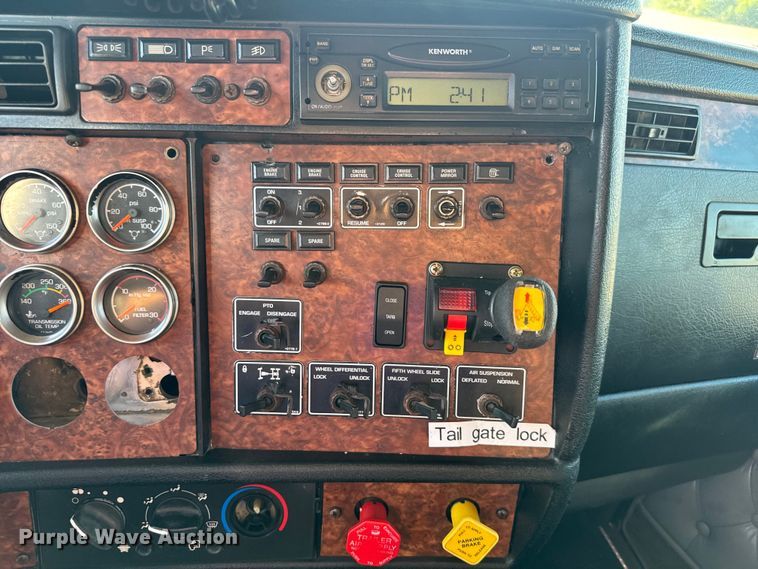 image for item DU3509 2004 Kenworth T800 dump truck