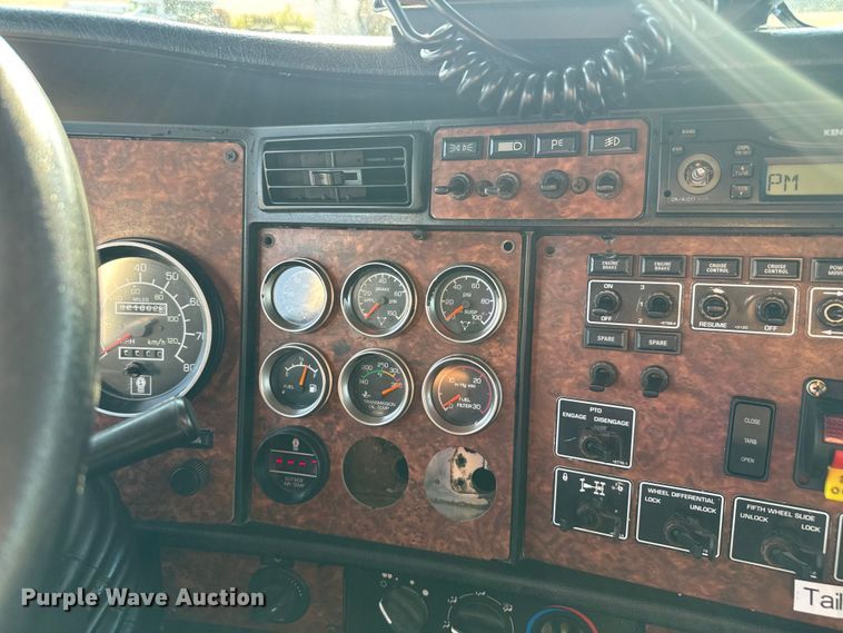 image for item DU3509 2004 Kenworth T800 dump truck