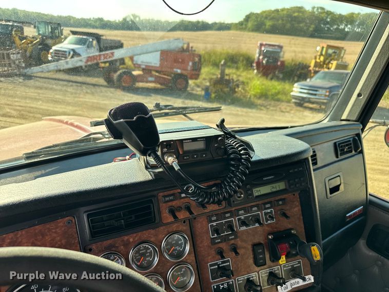 image for item DU3509 2004 Kenworth T800 dump truck