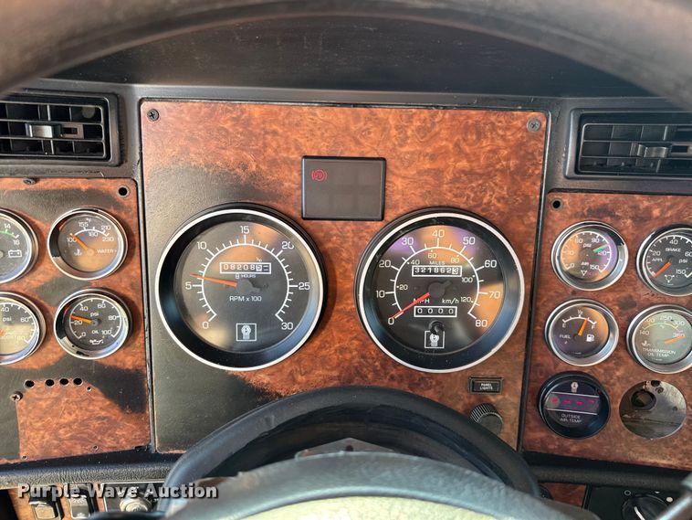 image for item DU3509 2004 Kenworth T800 dump truck