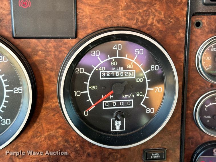 image for item DU3509 2004 Kenworth T800 dump truck