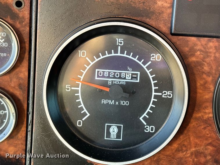 image for item DU3509 2004 Kenworth T800 dump truck