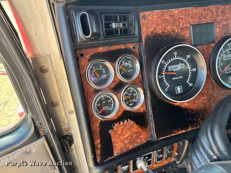 image for item DU3509 2004 Kenworth T800 dump truck