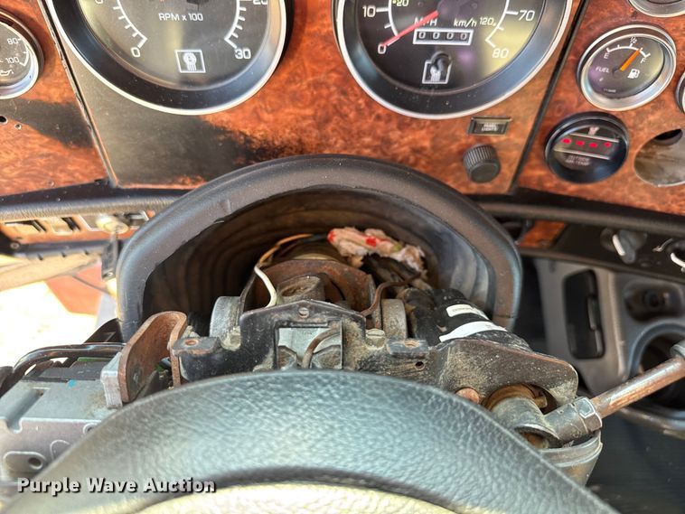 image for item DU3509 2004 Kenworth T800 dump truck