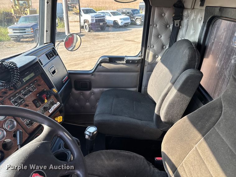 image for item DU3509 2004 Kenworth T800 dump truck