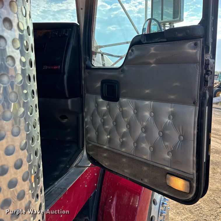 image for item DU3509 2004 Kenworth T800 dump truck