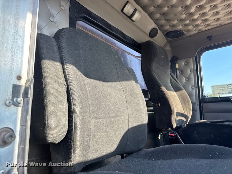 image for item DU3509 2004 Kenworth T800 dump truck