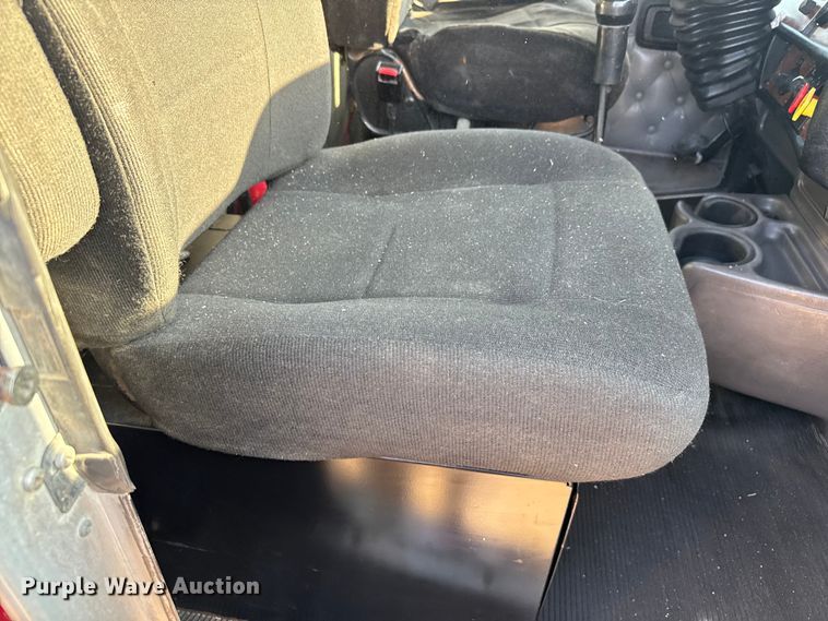 image for item DU3509 2004 Kenworth T800 dump truck