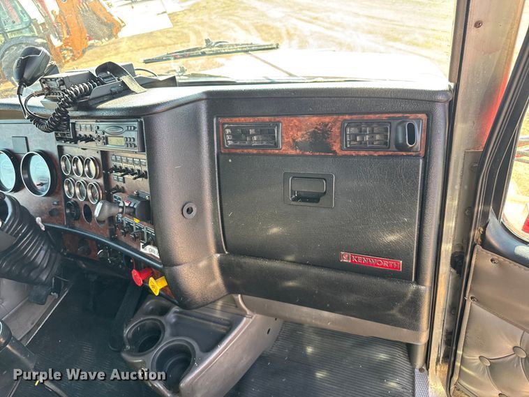 image for item DU3509 2004 Kenworth T800 dump truck