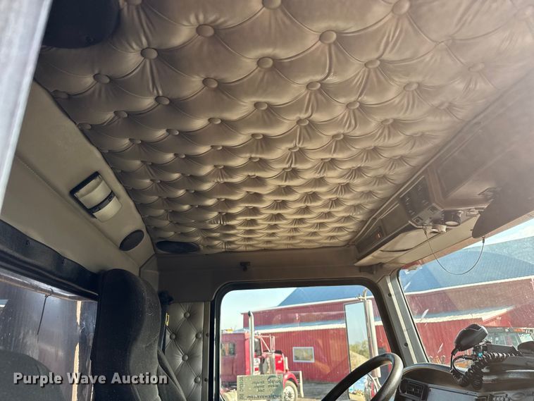 image for item DU3509 2004 Kenworth T800 dump truck