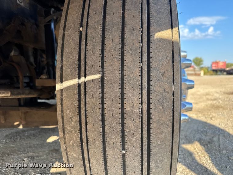 image for item DU3509 2004 Kenworth T800 dump truck