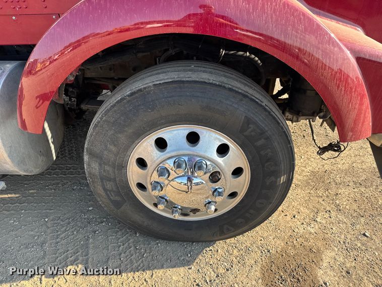 image for item DU3509 2004 Kenworth T800 dump truck