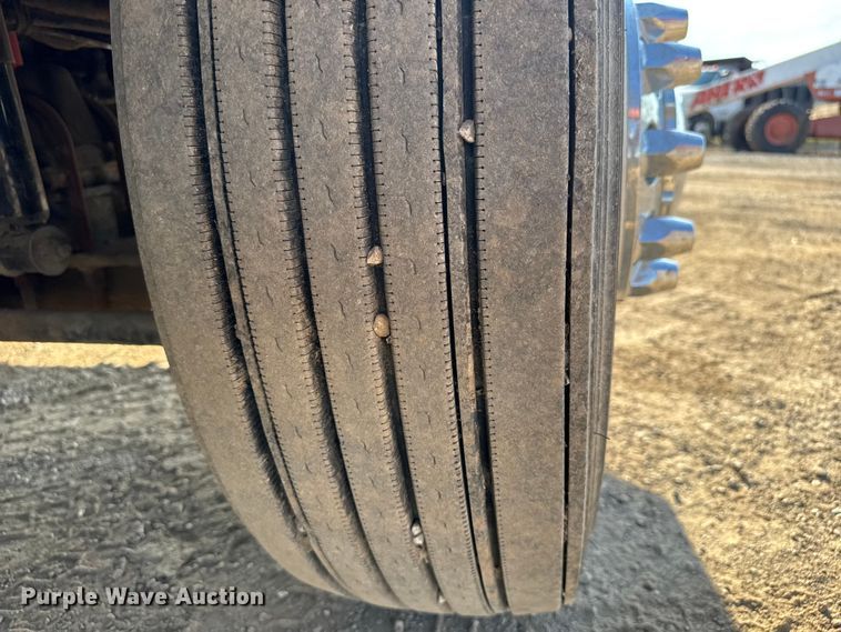 image for item DU3509 2004 Kenworth T800 dump truck