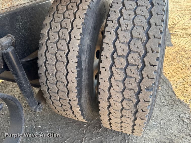 image for item DU3509 2004 Kenworth T800 dump truck