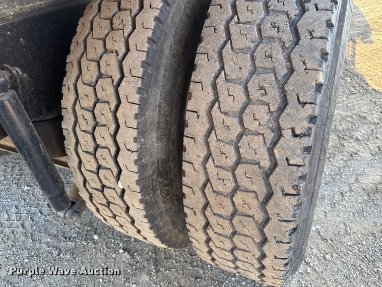 image for item DU3509 2004 Kenworth T800 dump truck