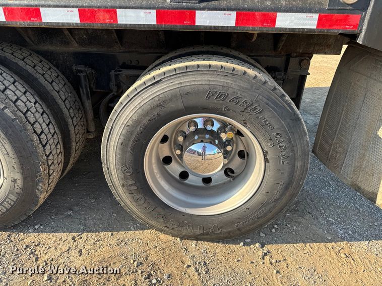 image for item DU3509 2004 Kenworth T800 dump truck