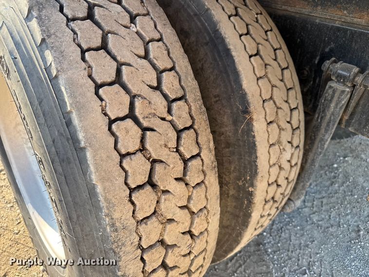 image for item DU3509 2004 Kenworth T800 dump truck