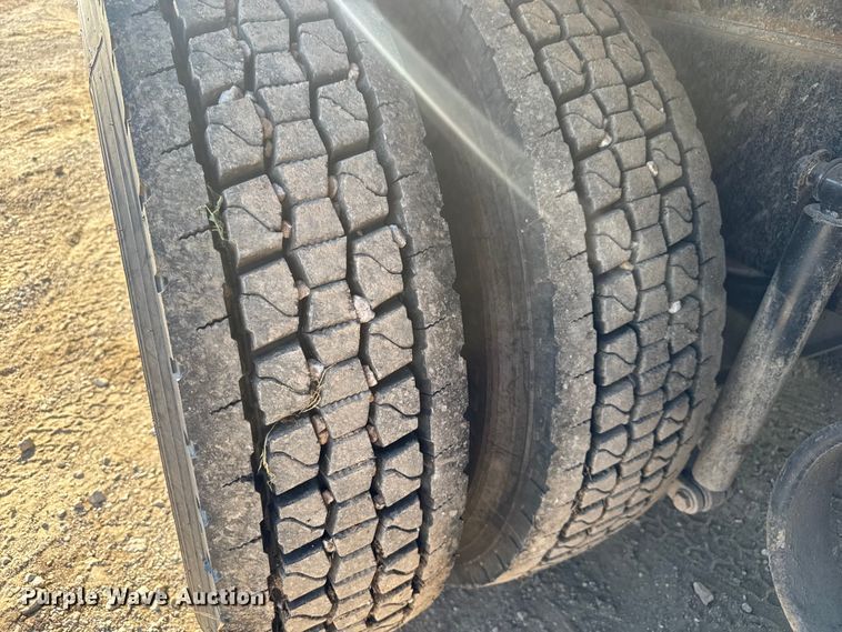 image for item DU3509 2004 Kenworth T800 dump truck