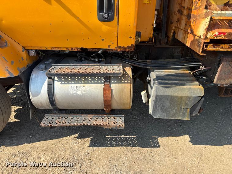 image for item DU3512 2005 International 7400 dump truck