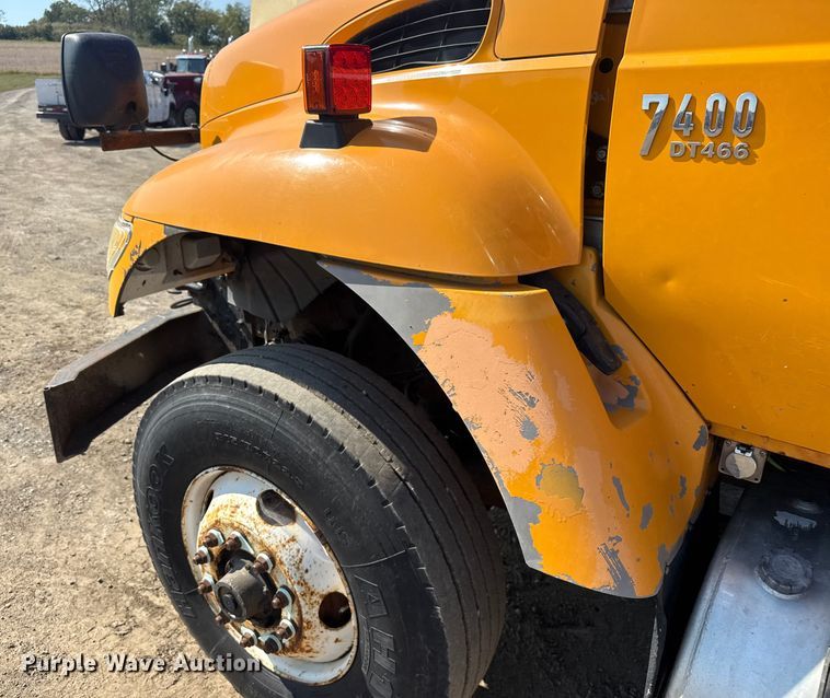 image for item DU3512 2005 International 7400 dump truck