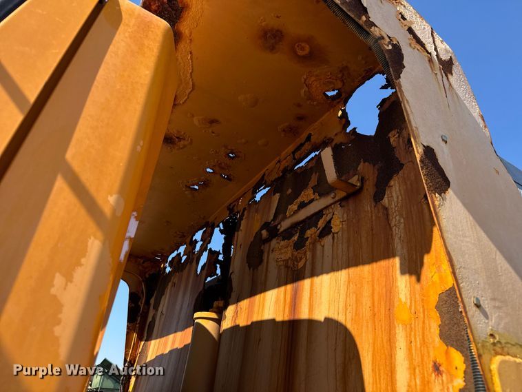 image for item DU3512 2005 International 7400 dump truck