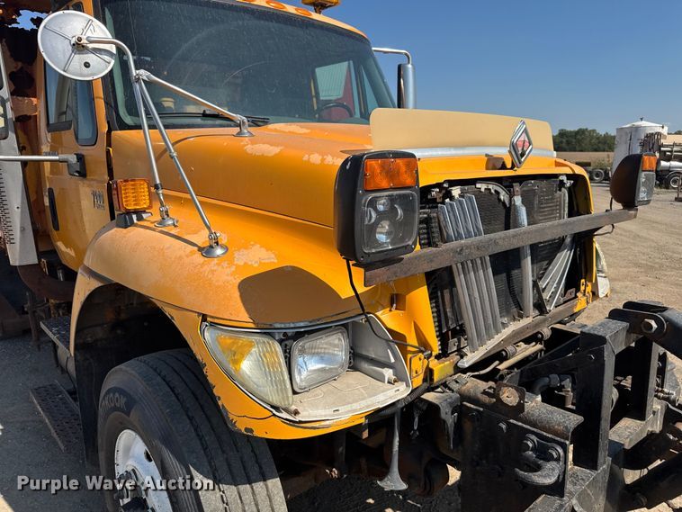 image for item DU3512 2005 International 7400 dump truck