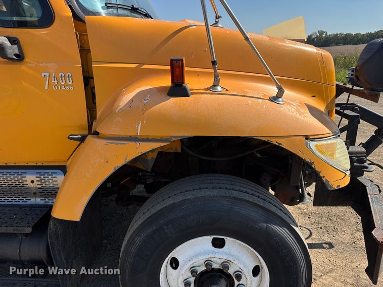 image for item DU3512 2005 International 7400 dump truck