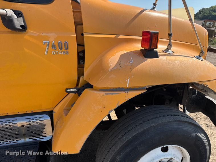 image for item DU3512 2005 International 7400 dump truck