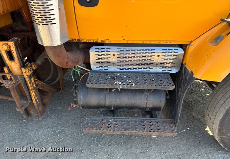 image for item DU3512 2005 International 7400 dump truck