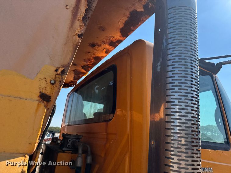 image for item DU3512 2005 International 7400 dump truck