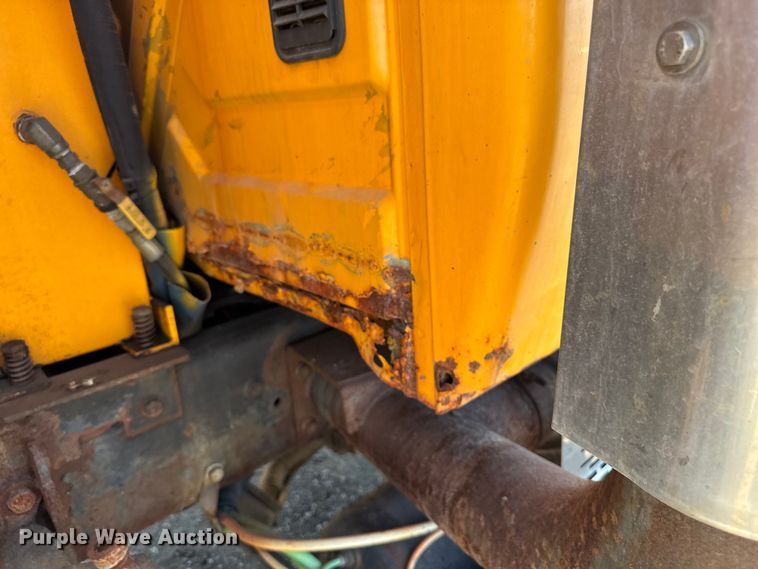 image for item DU3512 2005 International 7400 dump truck