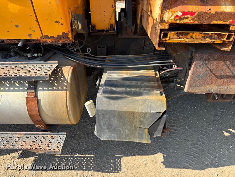 image for item DU3512 2005 International 7400 dump truck