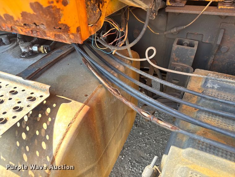 image for item DU3512 2005 International 7400 dump truck