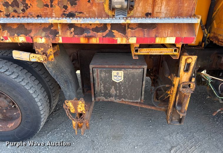 image for item DU3512 2005 International 7400 dump truck