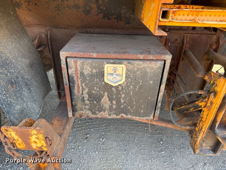 image for item DU3512 2005 International 7400 dump truck