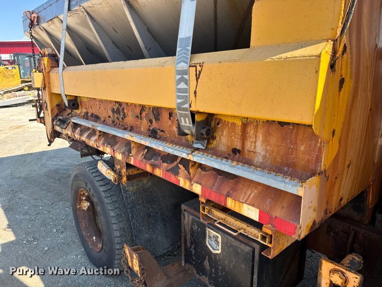 image for item DU3512 2005 International 7400 dump truck