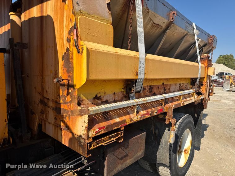 image for item DU3512 2005 International 7400 dump truck