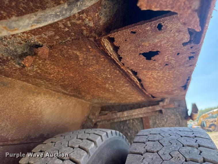 image for item DU3512 2005 International 7400 dump truck